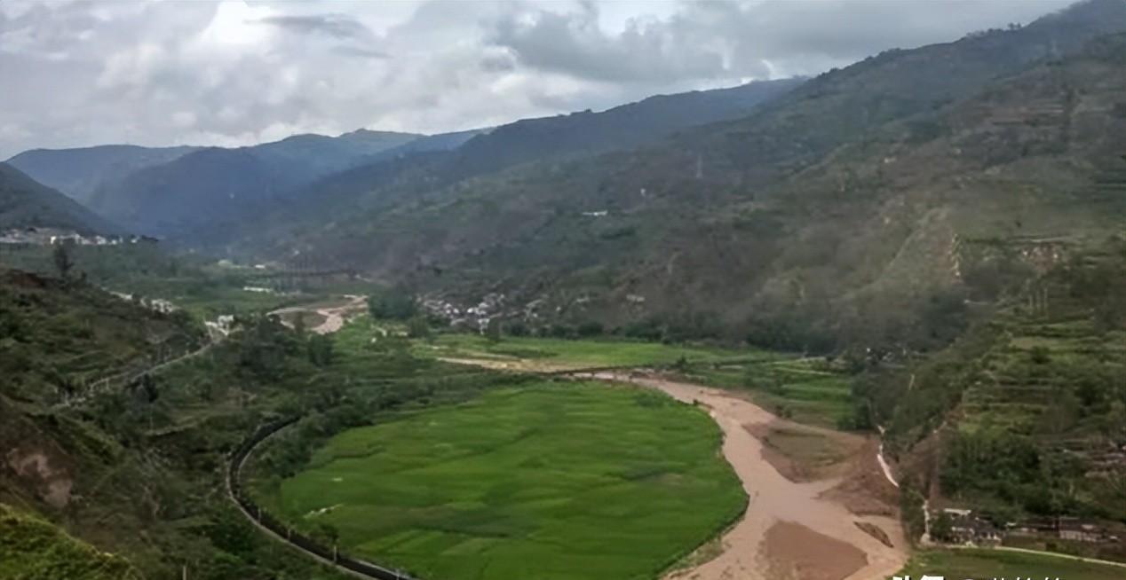 火车内的4个“秘密”：神秘的乘务员规定和震撼的鸣笛传统！