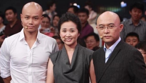 48岁主持人乐嘉现状：移居美国住豪宅、开豪车，过着奢侈的生活！