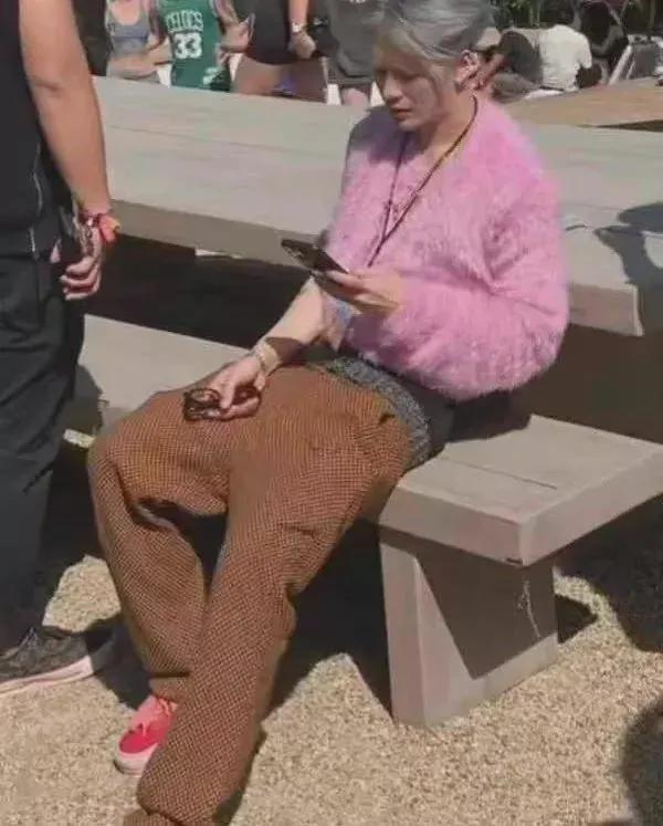 王嘉尔近日活动状态,王嘉尔素颜憔悴