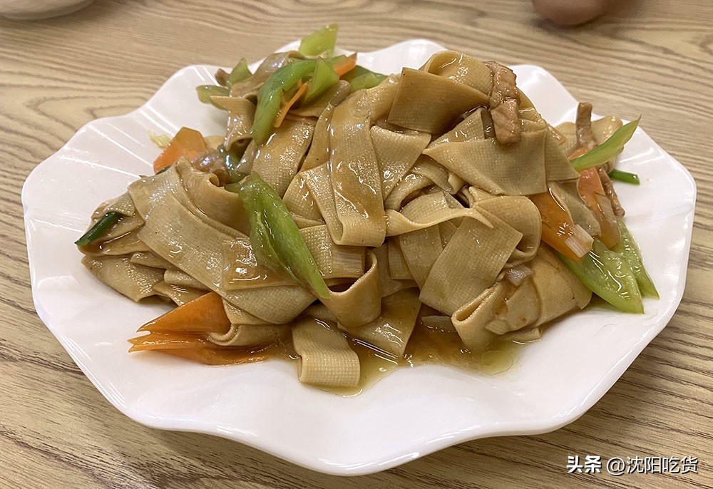 现在的饭店菜量很少价格很贵,现在的餐馆