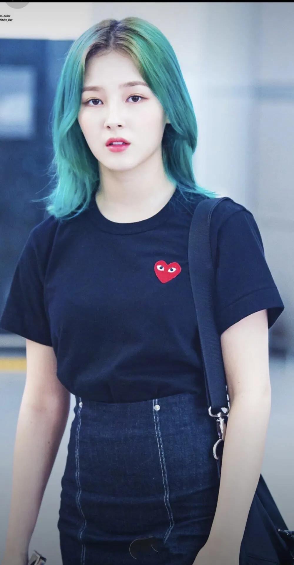 韩国女星李承利机场视频,韩国女星李承利歌曲