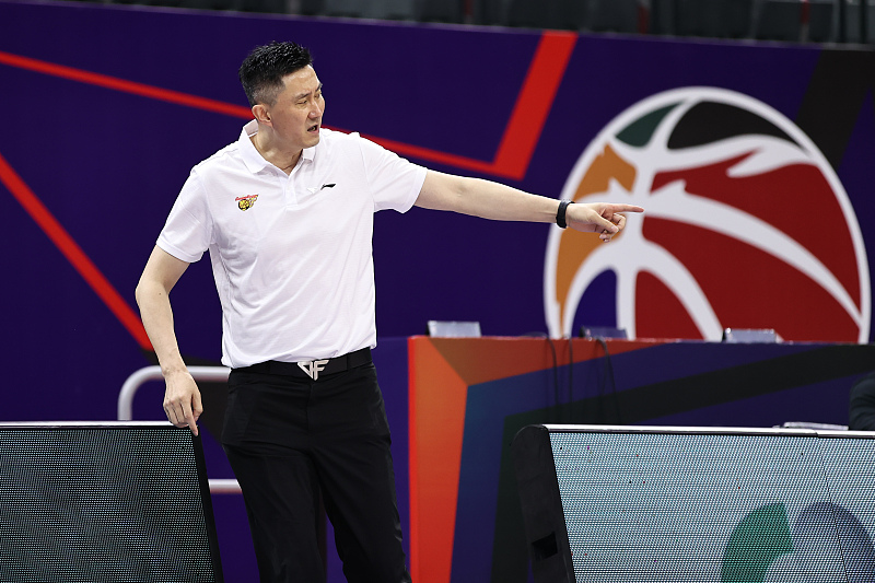 1夜3签约！周鹏转会深圳，广东男篮新星加盟宁波，上海大手笔引援