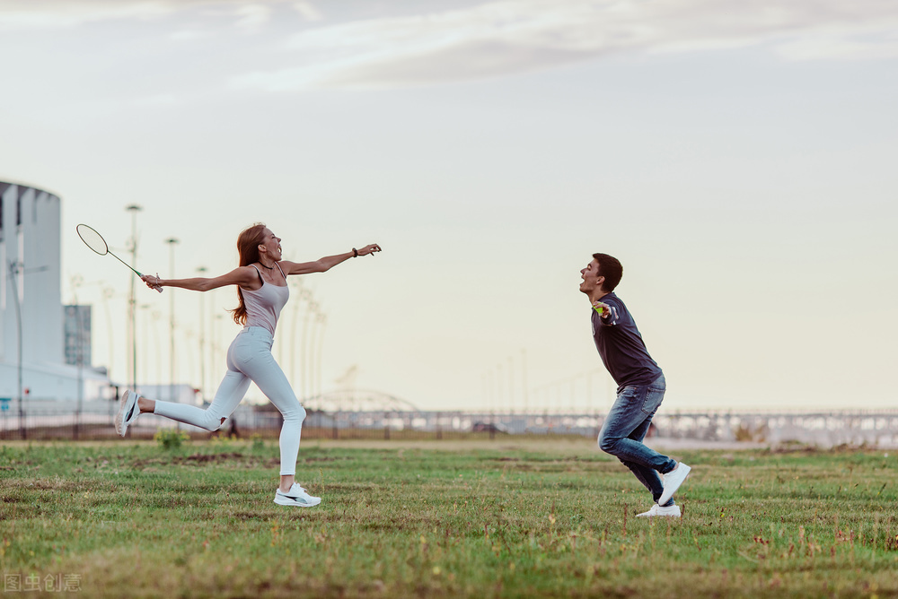 买羽毛球拍怎么选最好的,羽毛球拍线怎么选最好