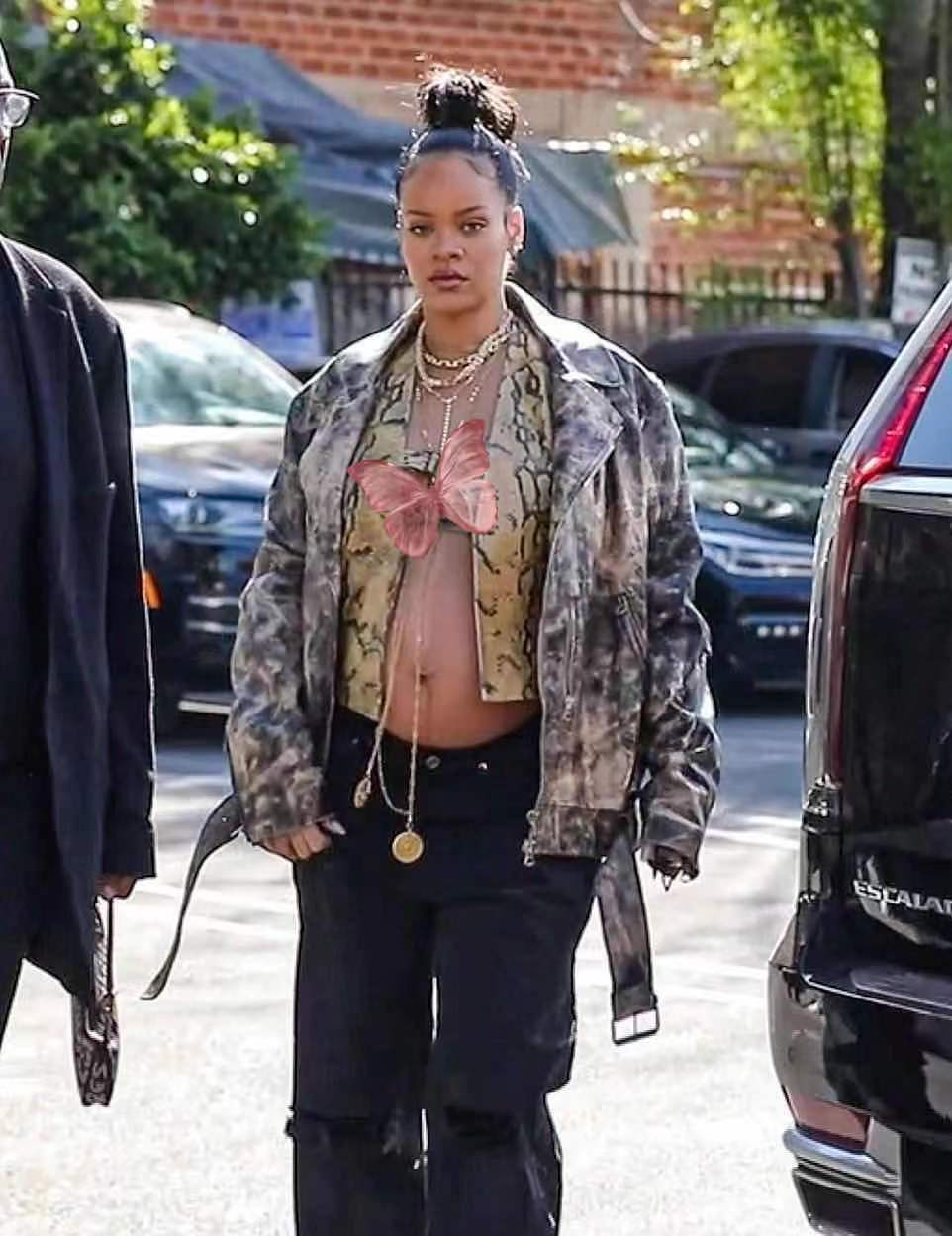 蕾哈娜晒孕期造型,蕾哈娜换装