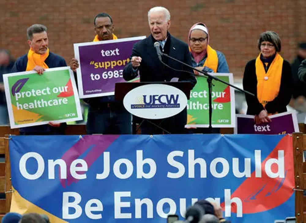 美利坚下跪狂人，成人尿不湿坚定“带盐人”——“稀宗拜登”