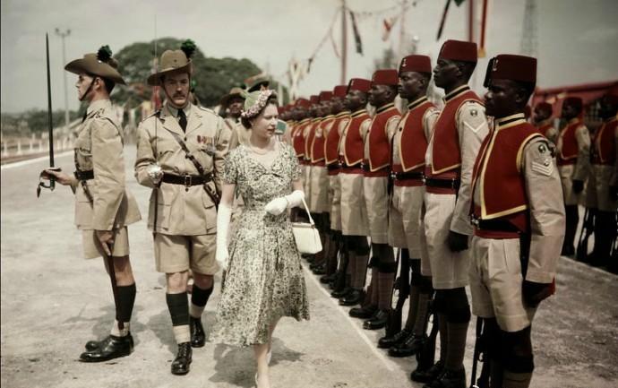 30个老照片记录女子与洋人*片鸦**烟枪下的白日梦