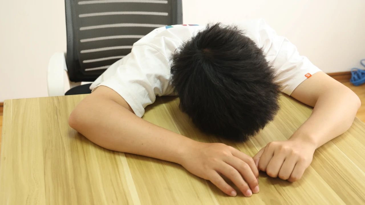 有这4种情况出现脱发要及时制止,这几类习惯会导致脱发