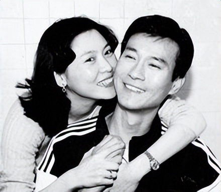 郑欣宜被曝抑郁症后露面,郑欣宜消失三个月首露面