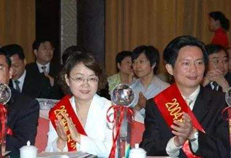 钟慧娟年薪多少,钟慧娟资产有多少亿