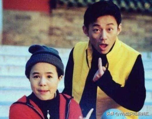 何炅收礼事件分析,何炅送礼背后的原因剖析