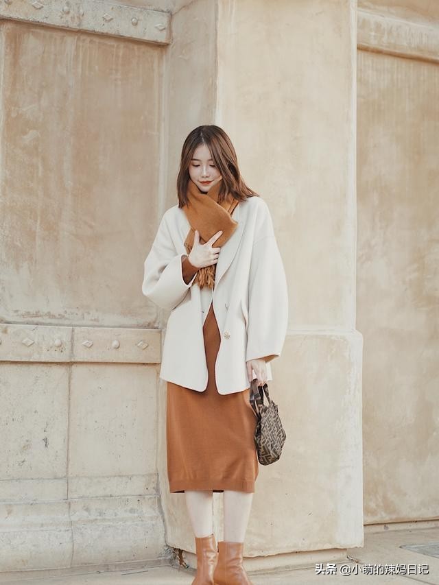 穿碎花连衣裙配什么样的鞋子好看,55岁女人穿黑色连衣裙配什么鞋子