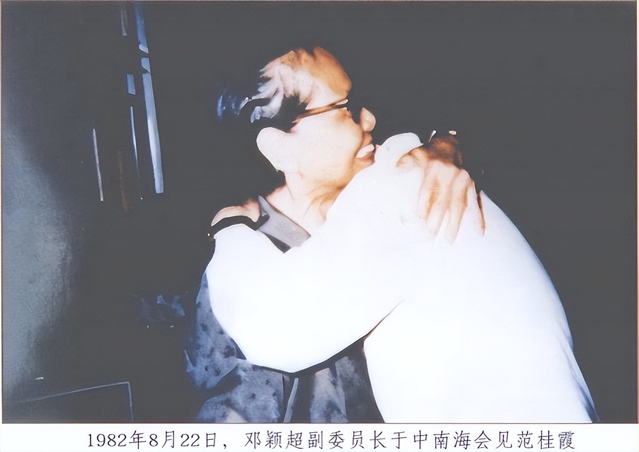 与周总理假扮“革命夫妻”，1976年得知总理去世，她哭晕在大堂