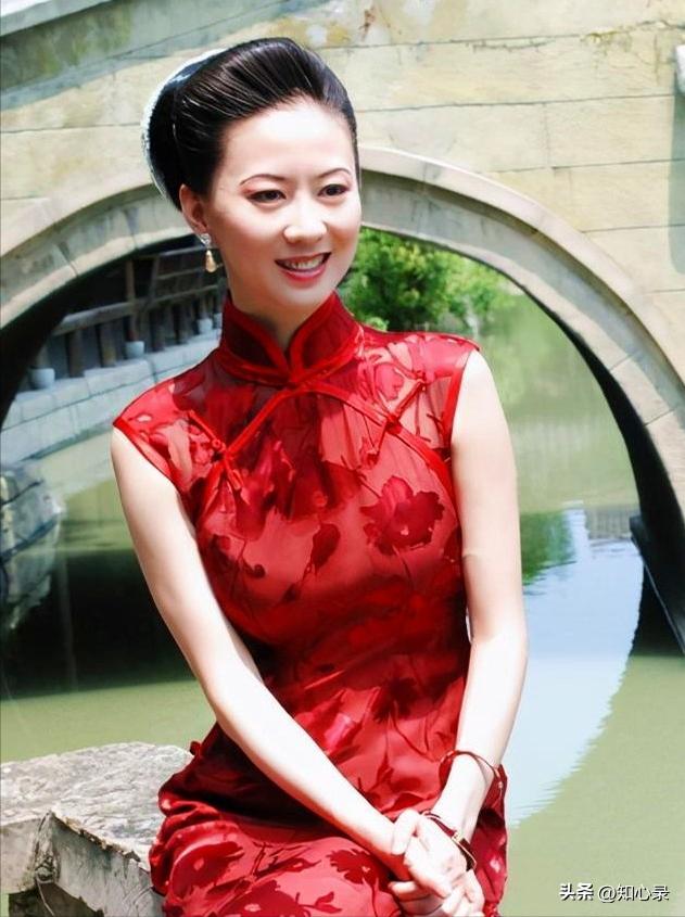 为艺术献身，被丈夫、父亲抛弃的汤加丽，如今46岁仍孤身一人