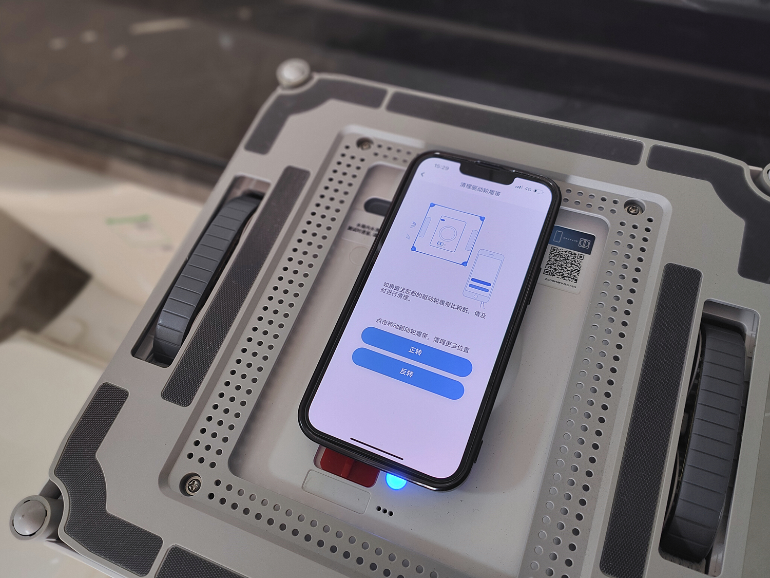 科沃斯擦窗教程,双向自动喷水擦玻璃