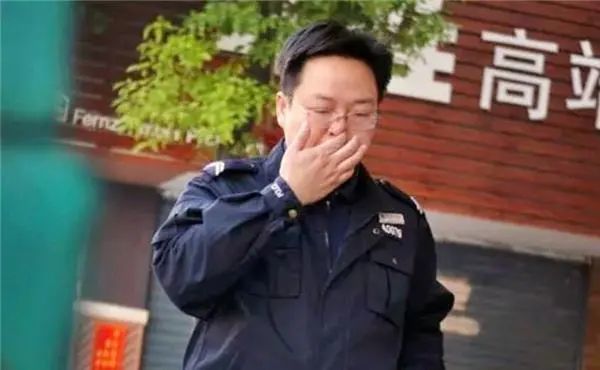 他17岁考入清华毕业后回乡当保安,在清华当保安考上清华事迹