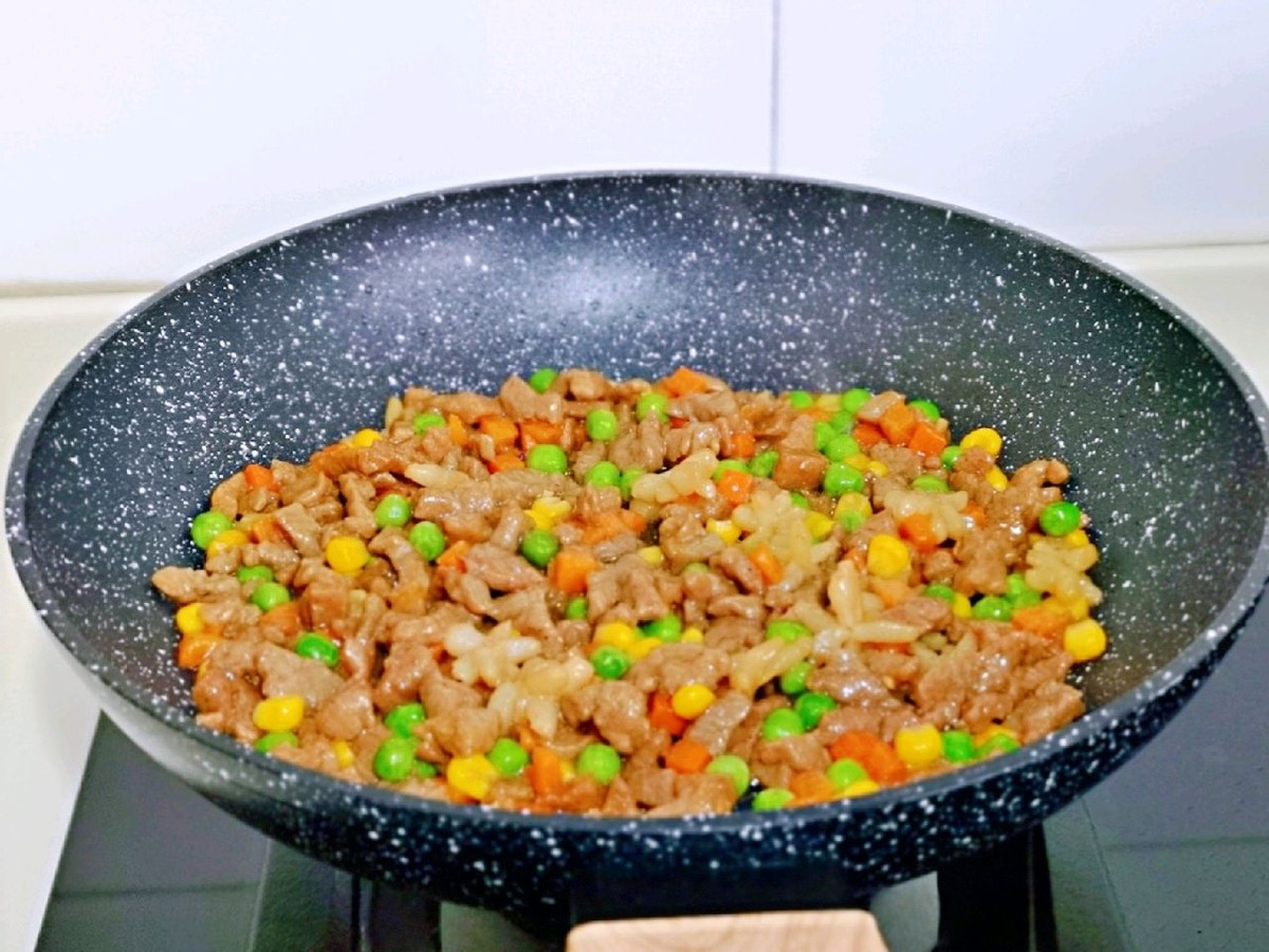 黑胡椒牛排披萨,好吃的黑椒牛肉披萨新鲜出炉