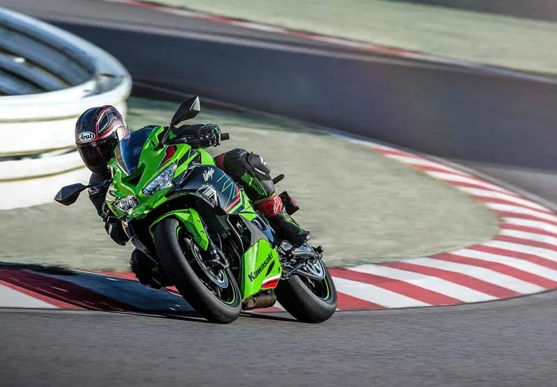 川崎zx4r发布本田cbr650r会降价么,川崎zx4r在泰国售价