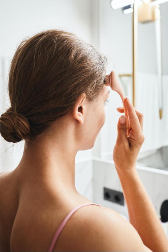 面部抗衰老精油推荐学生平价 (法国什么精油抗衰老紧致皮肤)