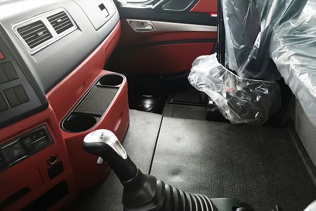 中国重汽豪沃t7车型尺寸,豪沃tx7最新版6.8米卡车