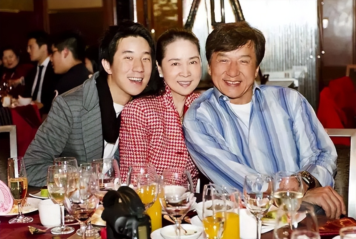 林凤娇为了成龙，到底有多能忍？