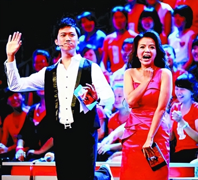 春晚主持人董卿周涛朱迅李思思,春晚主持人董卿朱迅周涛