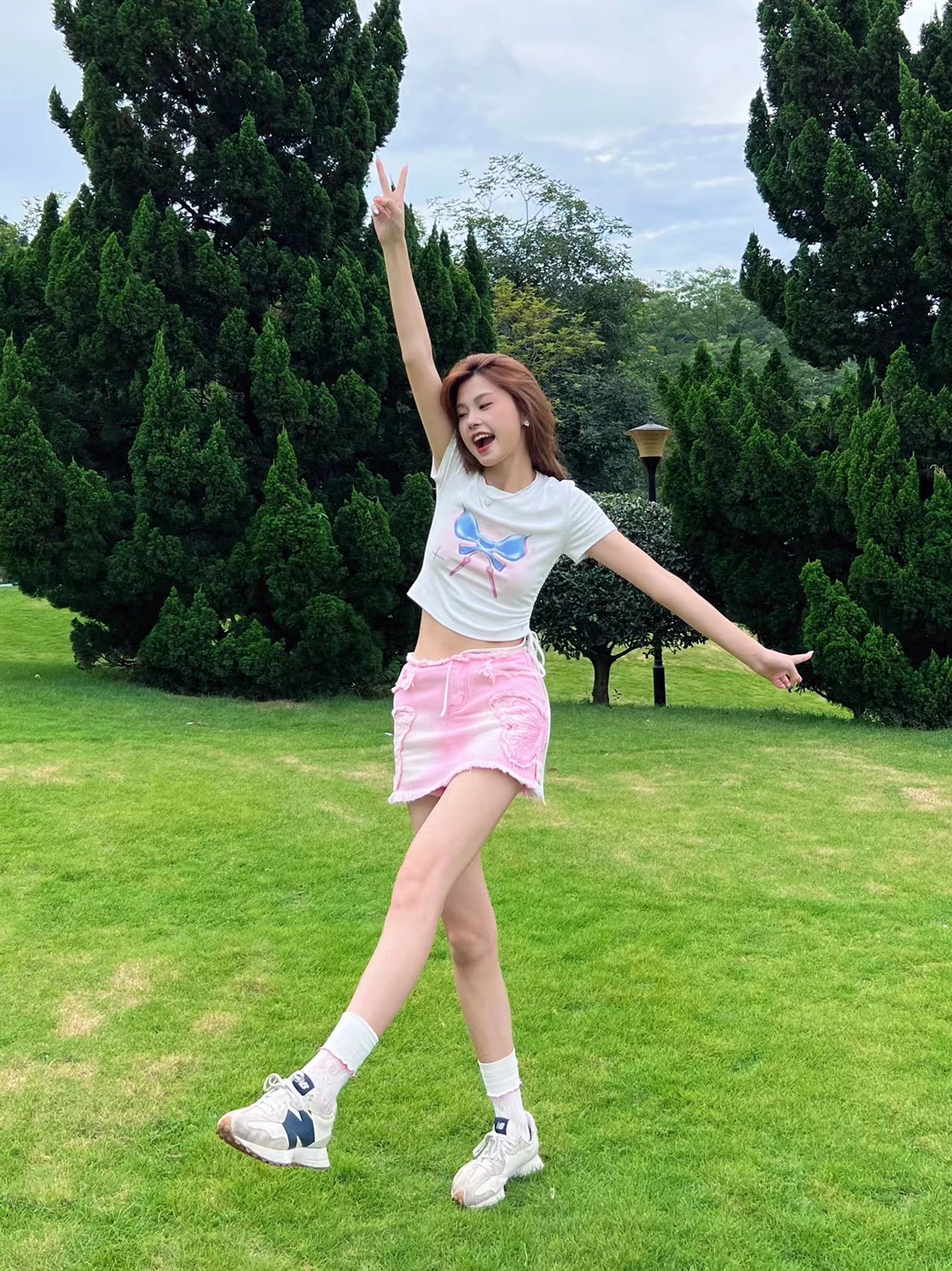 公园草坪爆款拍照技巧摆姿势,初秋公园草地拍照怎么拍出高级感