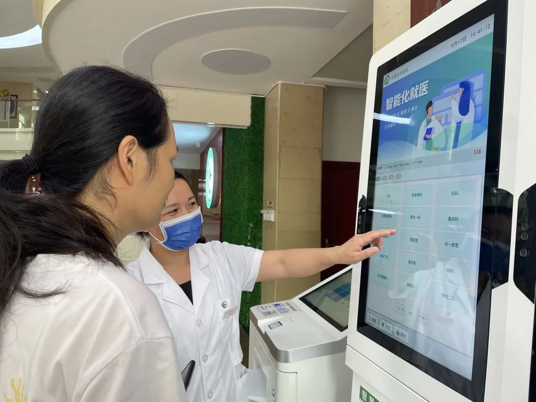 贯彻县卫生健康工作大会暨2023年“中国医师节”表彰会议精神——兴国县中医院“抓落实见成效”