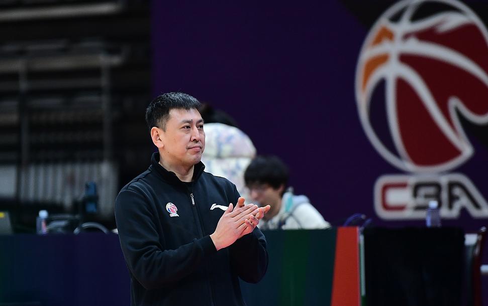 哼指导的继任者，他多年的好搭档，又来一个80后