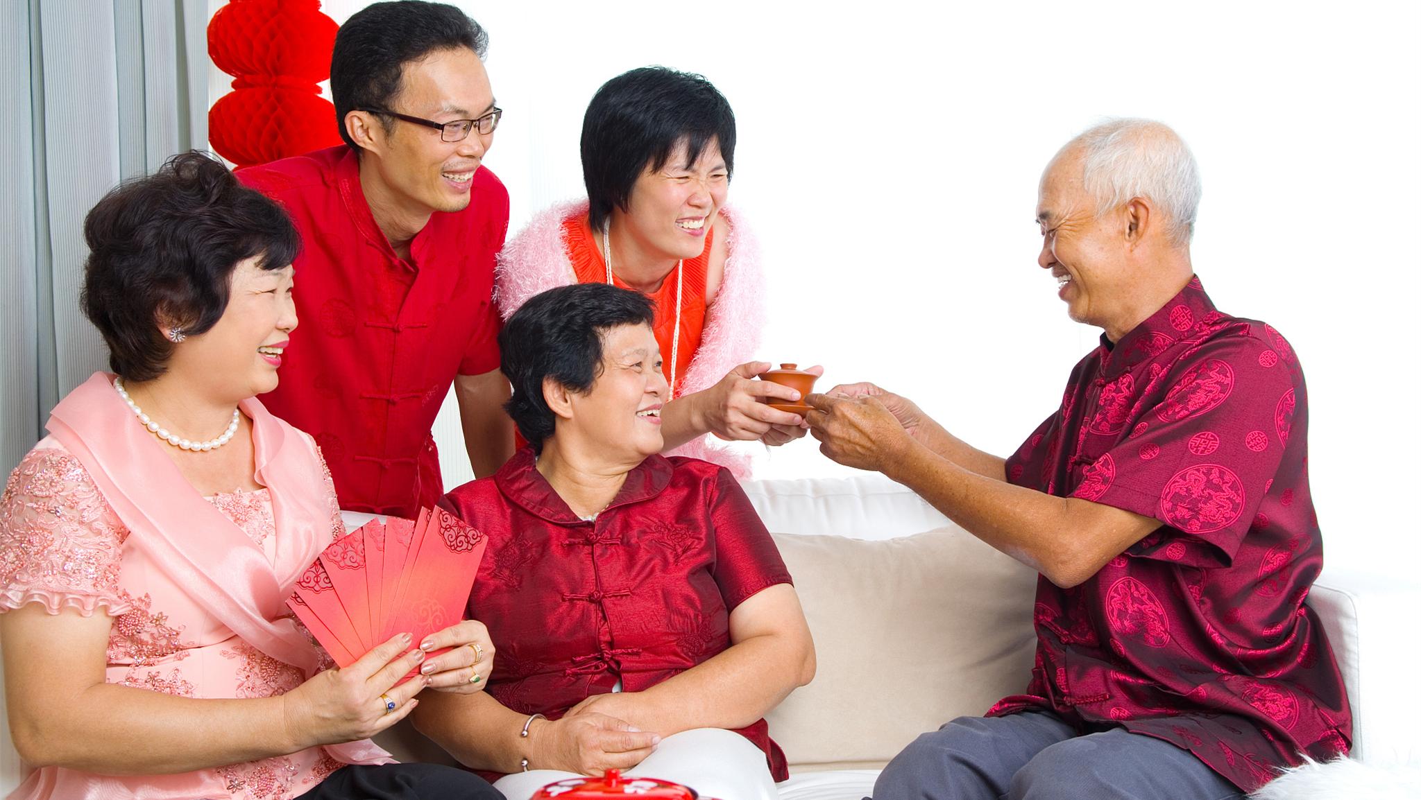 那年，我硬生生的被一个女生灌醉，第二天醒来发现躺在她的床上