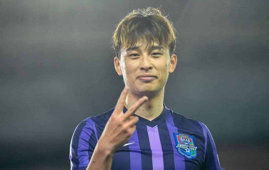 国足为数不多亮点！津门虎95后巴顿闪耀，已成武磊接班人！