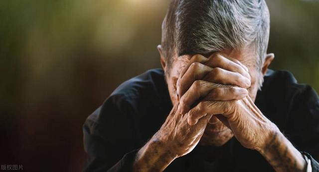 “我怕黑睡闺蜜家,你安心出差”给丈夫发消息,闺蜜卧室传出铃声