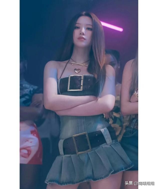 洋气网红爆款牛仔裙显瘦,抖音最火夏季牛仔裙时尚减龄