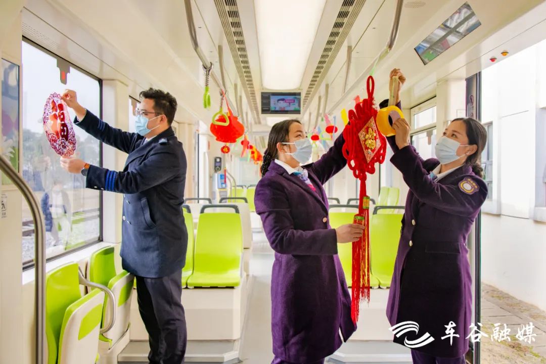 华灯盛景冰雪季“燃”动车谷最“靓”中国年