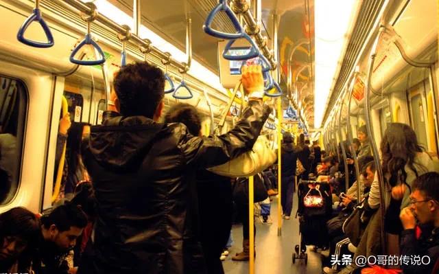 为什么在地铁里面不准喝水呢,如何看待地铁不能喝水