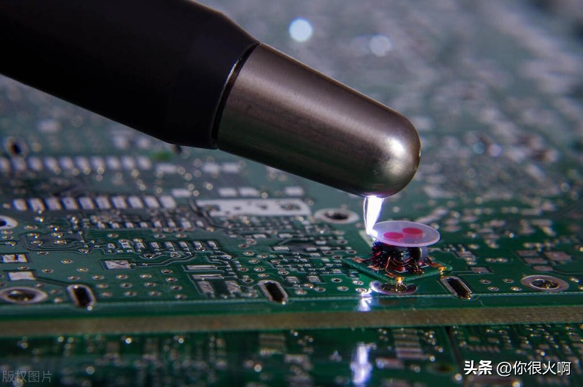 电脑机壳带电怎么回事,电脑机箱带电是怎么回事