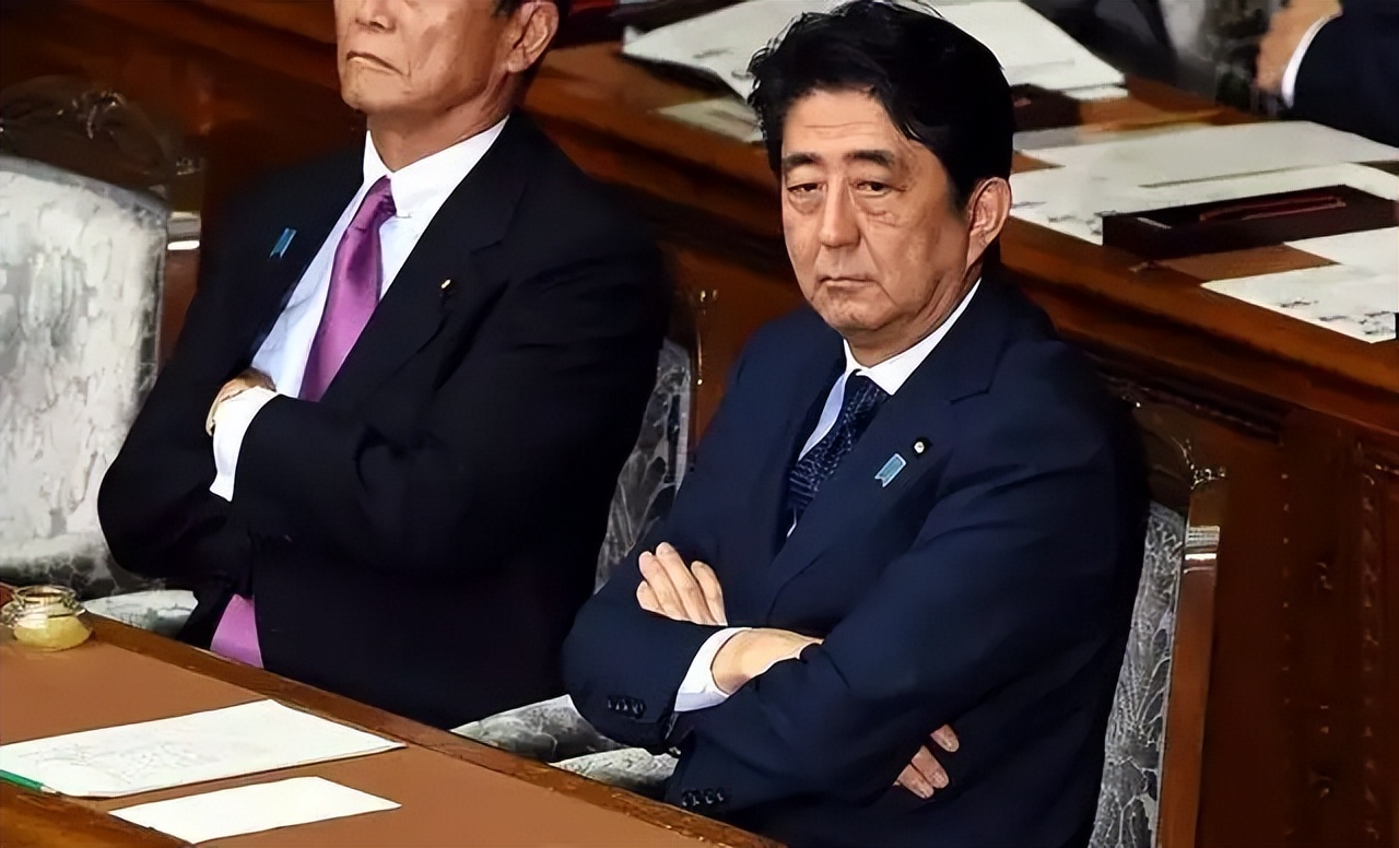 日本前首相安倍晋三演讲时被枪杀,安倍晋三演讲时胸部中枪死亡