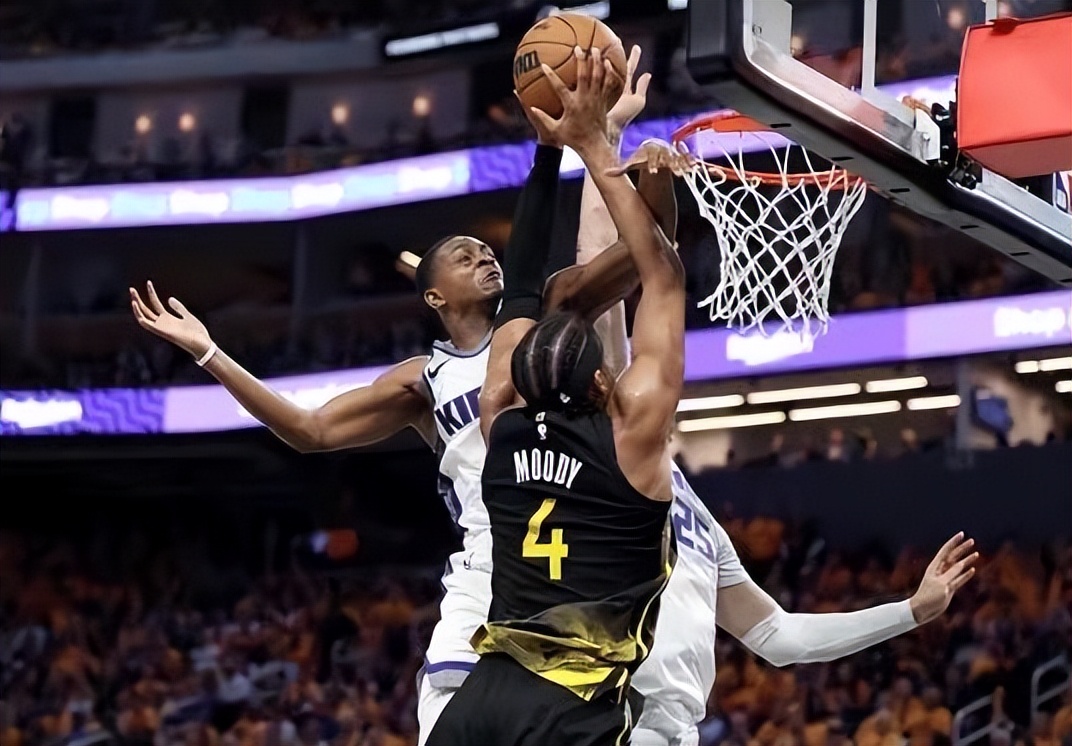 1346万，恭喜勇士！被雪藏了两年，库里身边，你成科尔的秘密*器武**