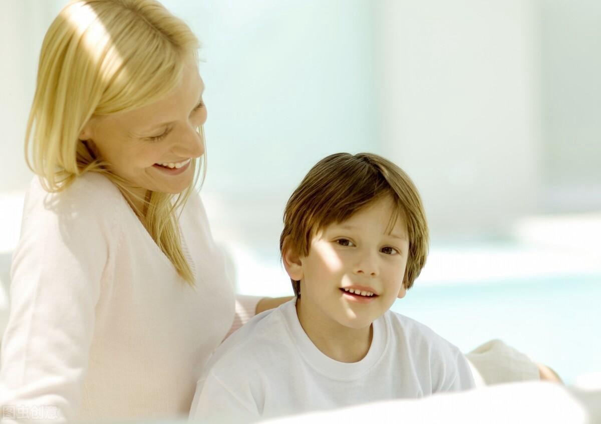 家有男孩该怎么培养？父母坚持4个原则，孩子未来更有担当