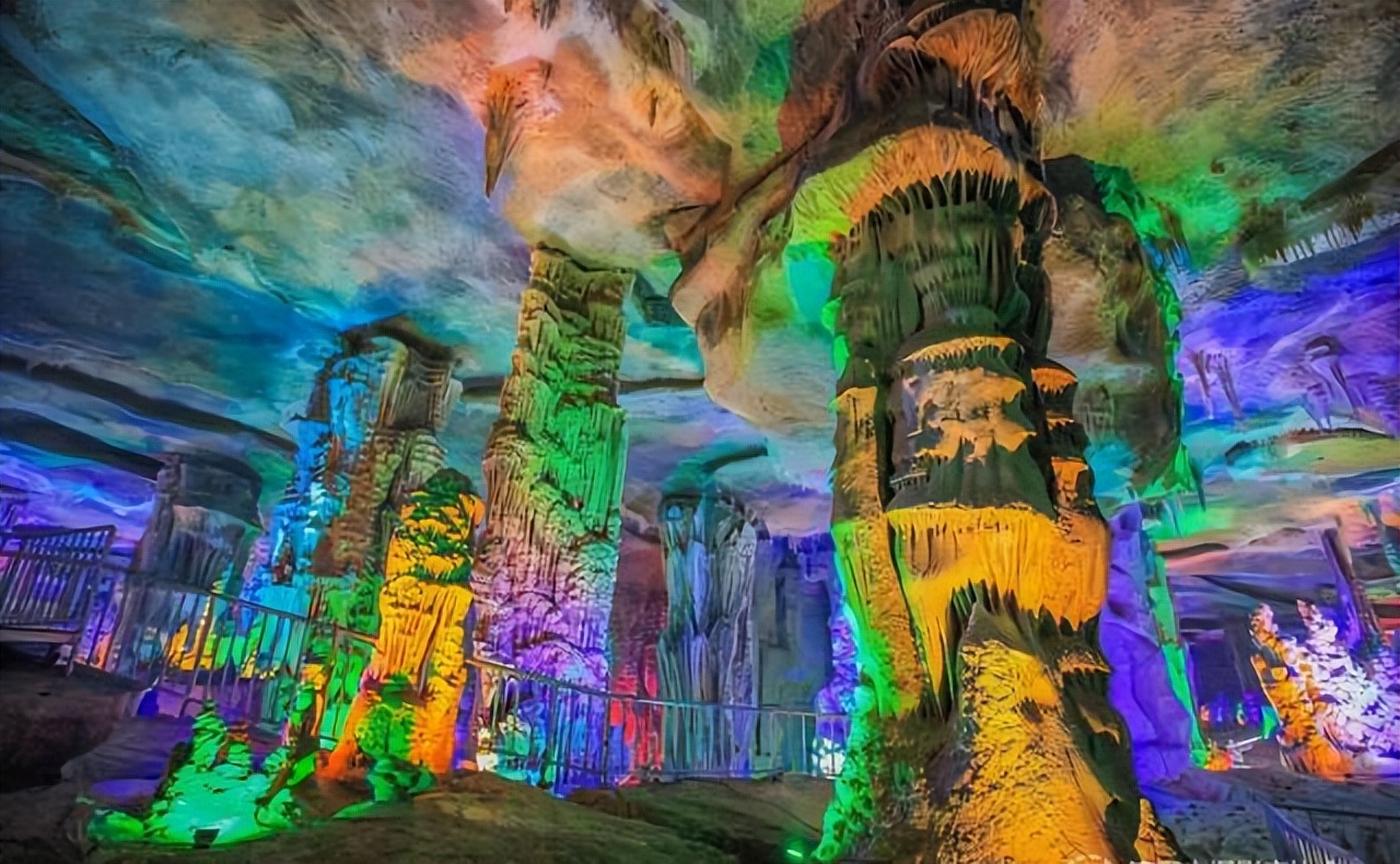 夏日峡谷漂流推荐无漂流不夏天,溪流欢畅