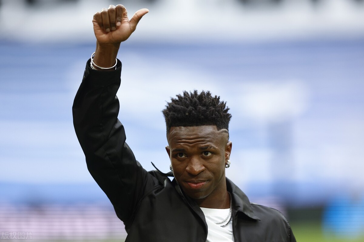 维尼修斯得到皇马全力支持,但曼联报价已至,会不会去英超?