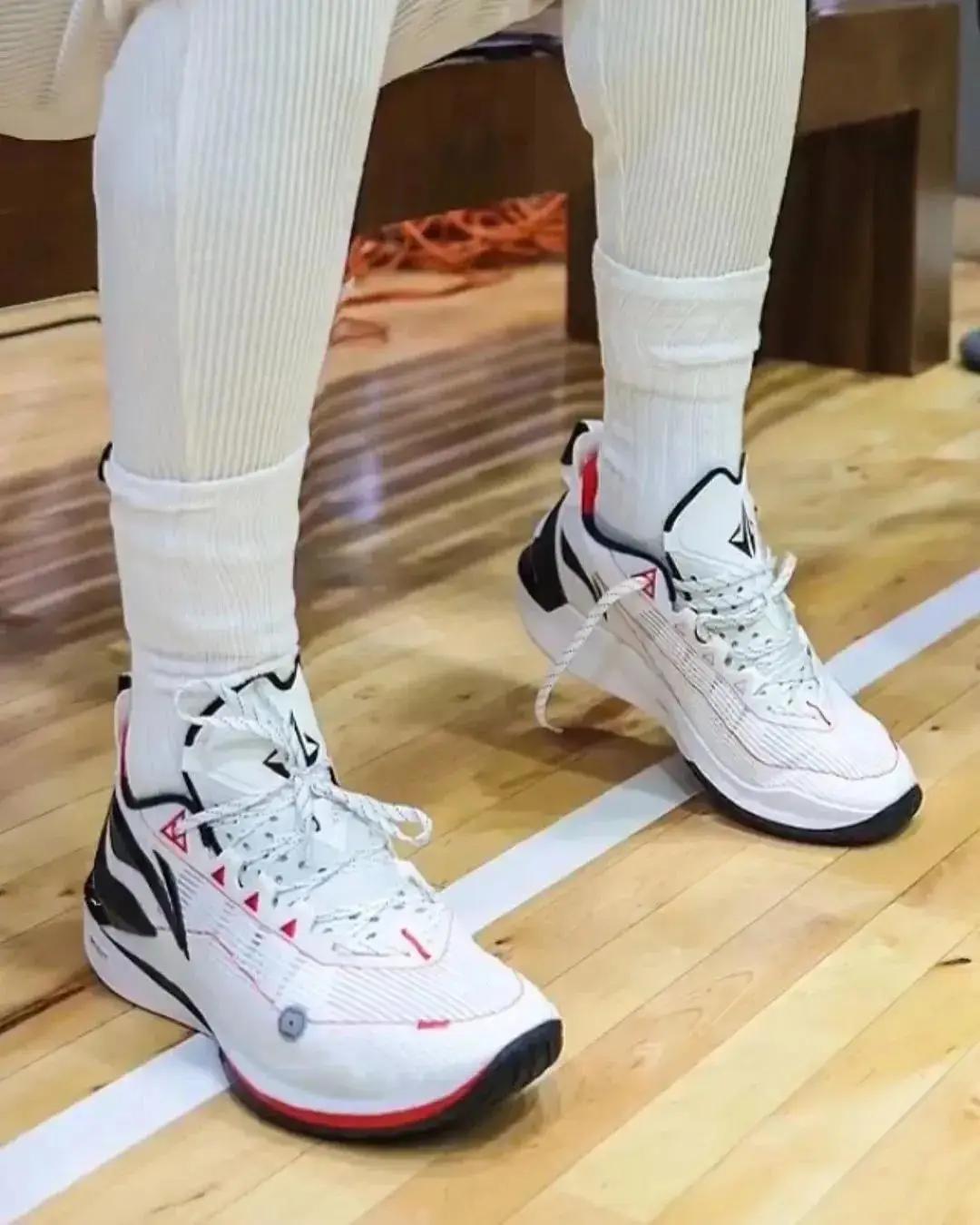 新鞋抢先看！巴特勒2代有点像？Kobe4复刻推出黑曼巴配色！