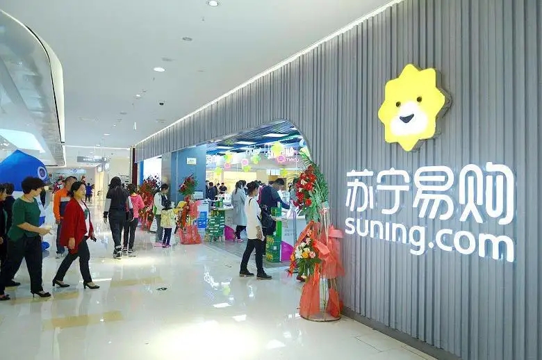 无视全球*债追**，苏宁少帅张康阳开着2000万超跑，进LV店豪购