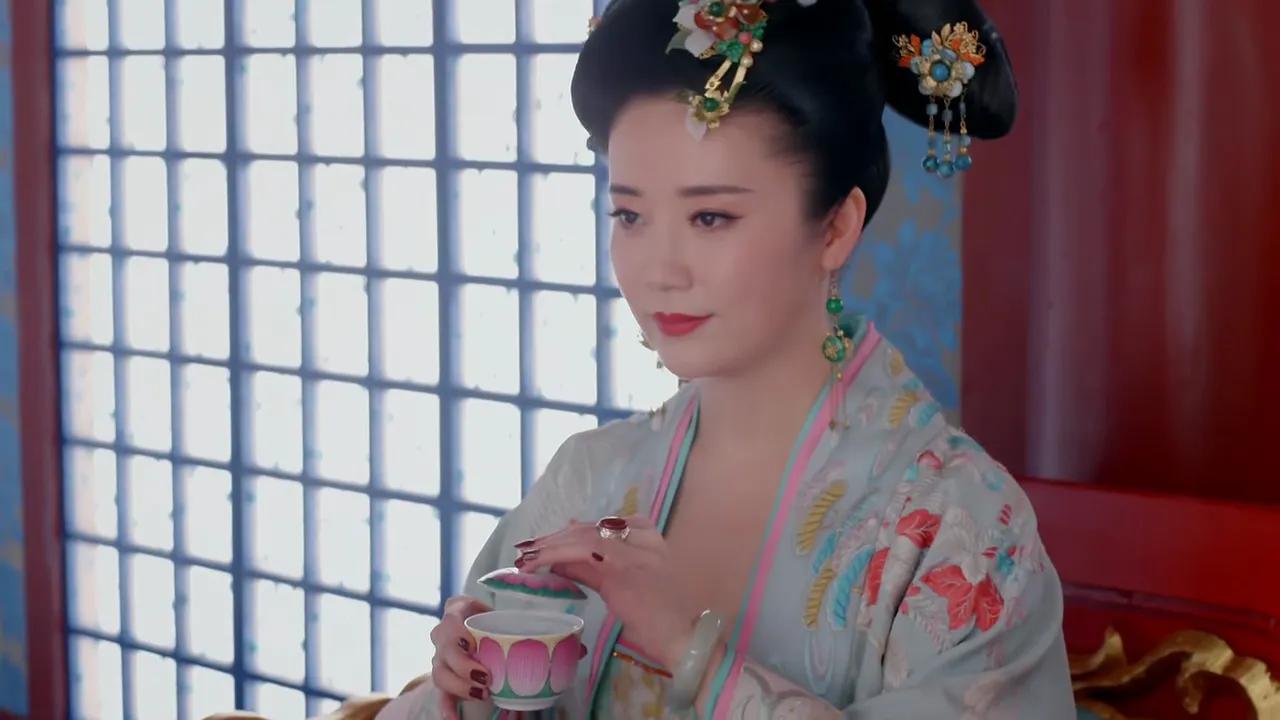 武后惊愕：是可忍孰不可忍，与外婆*伦乱**，*暴强**太子之妻，乱刀分尸