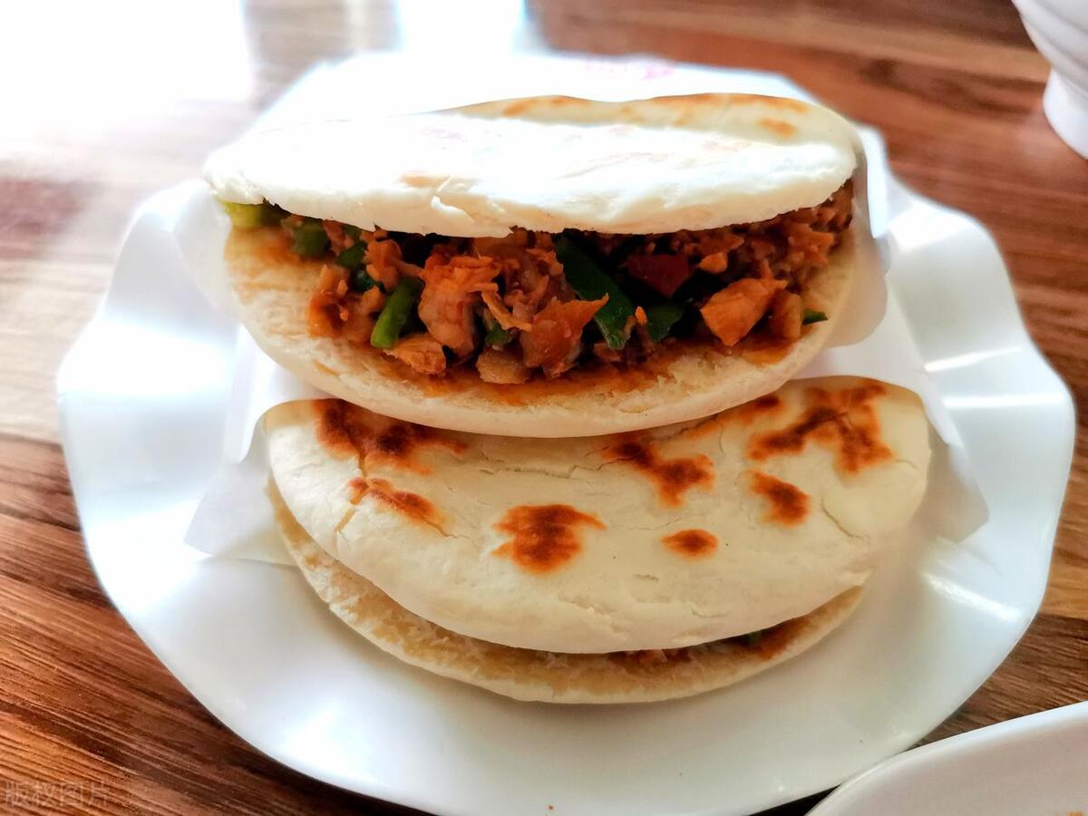 女子卖凉皮用1元啤酒年赚63万,夫妻卖凉皮一年挣八万