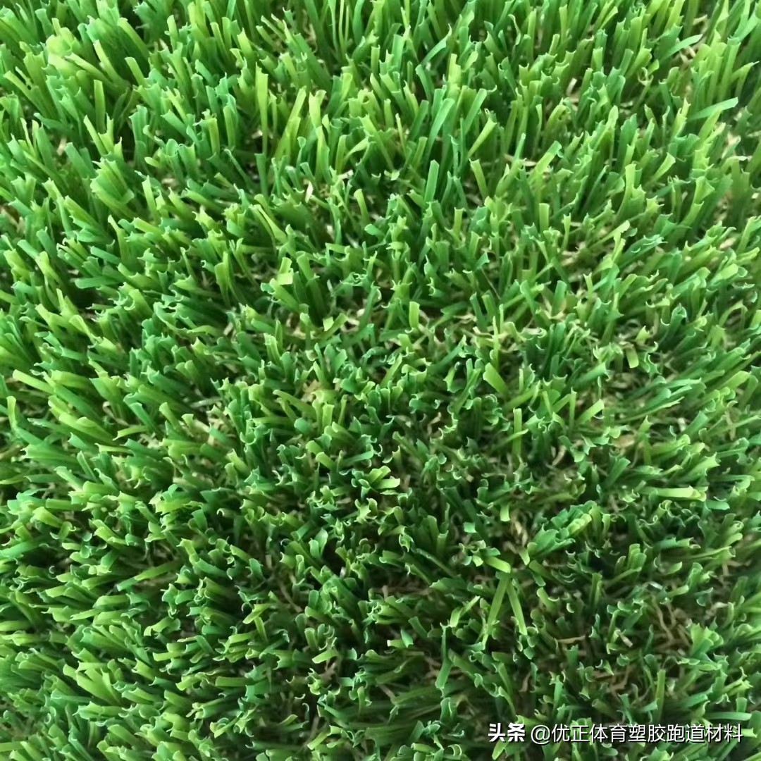 足球场假草坪施工多少钱一平方,假草坪足球场每平方价格多少钱