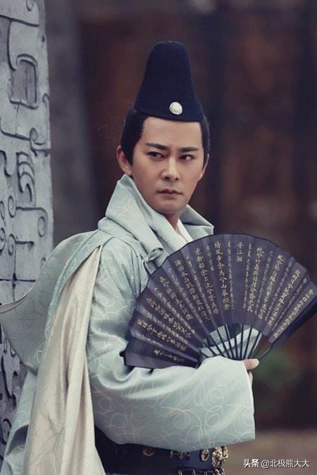 他是长得最帅的公务员，被人忽悠转行当演员，闯圈多年却不温不火