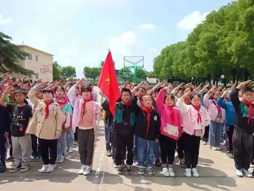 学习二十大，争做好队员|富平县各级少先队组织开展少先队员入队仪式暨庆“六一”文艺汇演主题活动