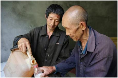 老大爷每天就喝二两酒,老大爷每天三斤酒