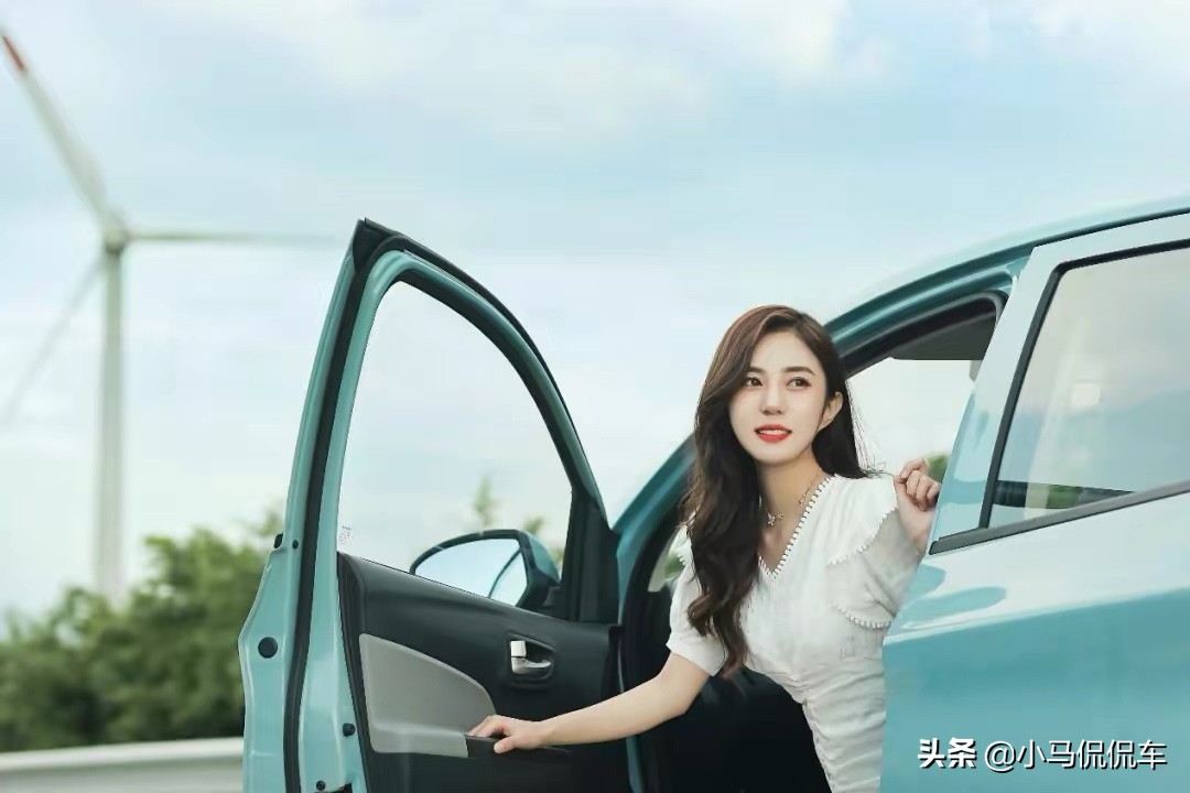 奔奔e-star2022新款301公里售价5.38万,长安奔奔e-star301公里最新续航测评