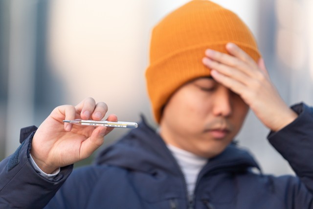 得了新冠可以吃喉痛灵片吗,新冠发烧可以吃西替利嗪吗